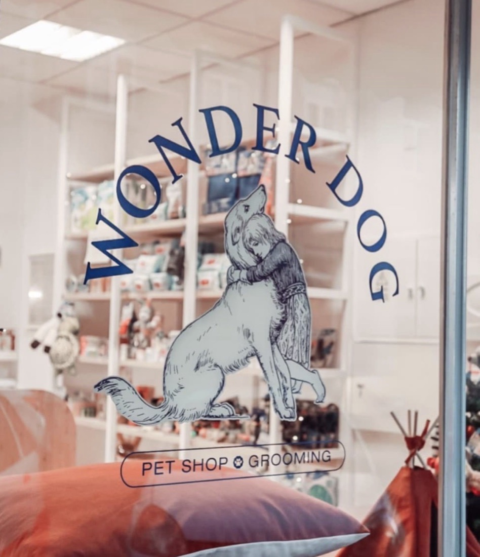 Montra da Wonder Dog na Rua Infante D. Pedro, Lisboa